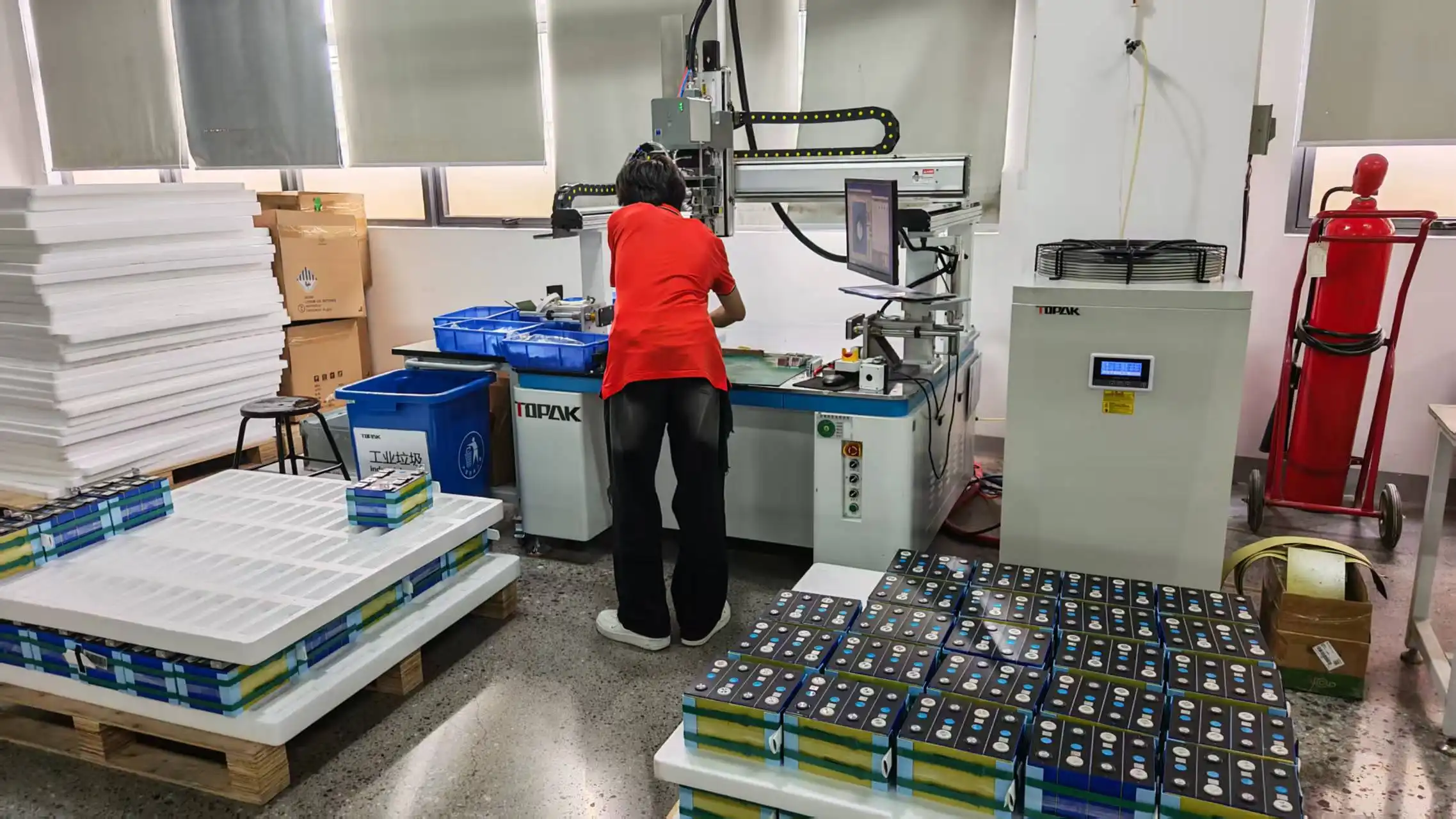 12V 100Ah Model B LiFePO4 Battery 12V 100Ah Model B LiFePO4 Battery